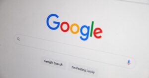 Tela exibindo a página inicial do buscador Google