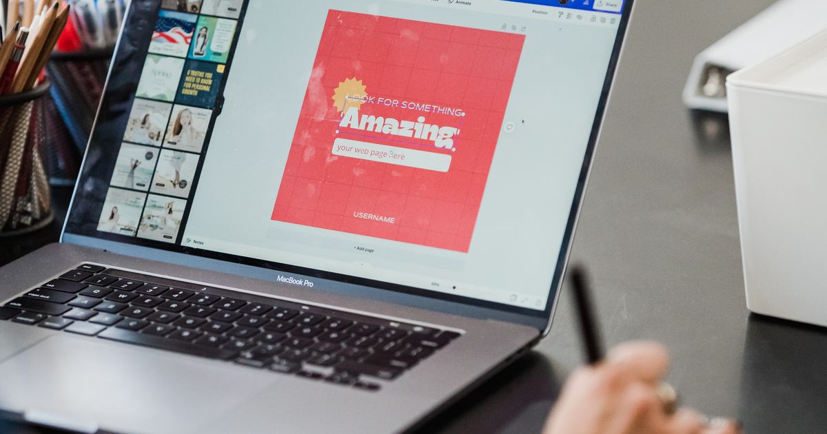 Notebook exibindo a montagem de uma página com banner promocional